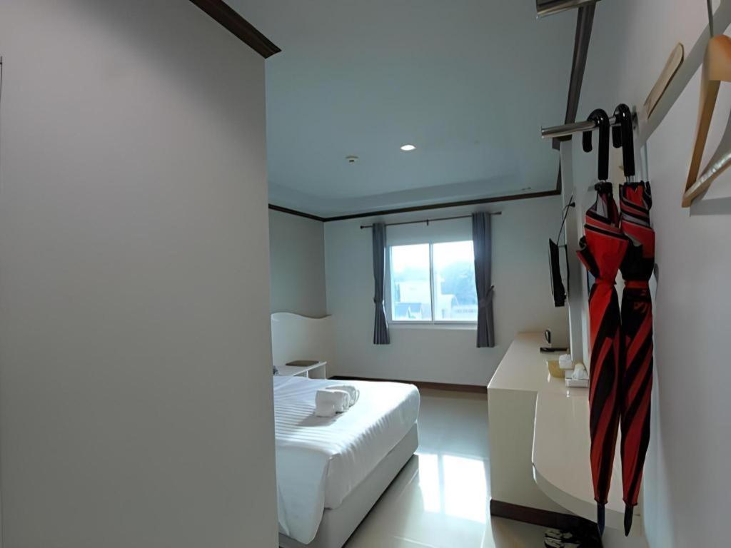 Thada Chateau Hotel Buriram Exterior photo