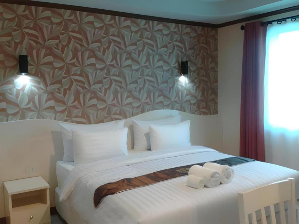 Thada Chateau Hotel Buriram Exterior photo
